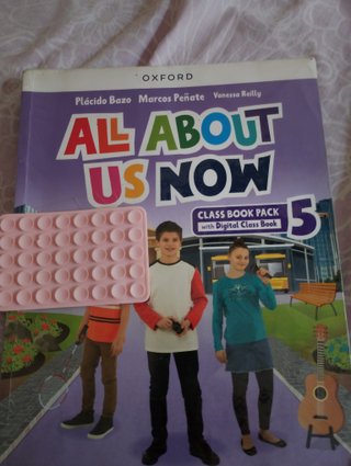 Libro All about us 5 primaria..Oxford.I gles