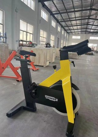 Máquina de gym: prensa y remo