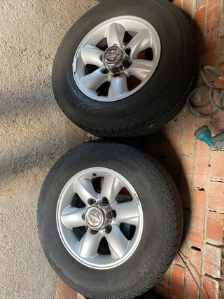 4 Llantas Nissan Terrano2 con 4 Cubiertas