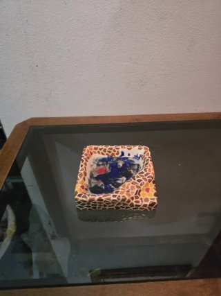 Cenicero de cerámica decorado
