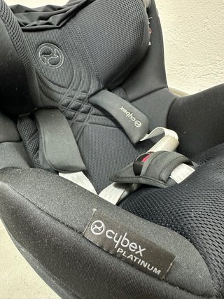 Seggiolino auto Cybex Platinum con Base T girevole