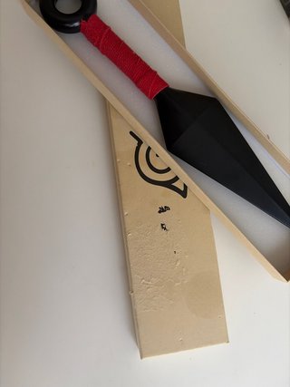 Kunai Naruto Negro con Cinta Roja