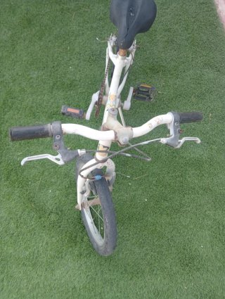 Bicicleta infantil blanca