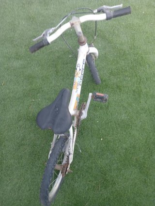 Bicicleta infantil blanca