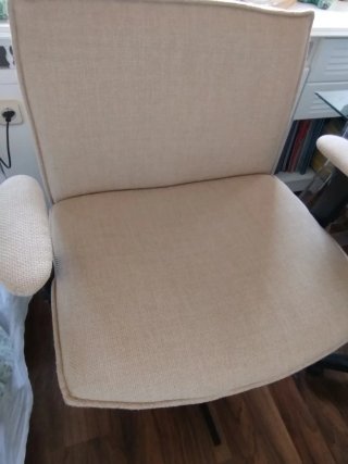 Silla de oficina crema y negra