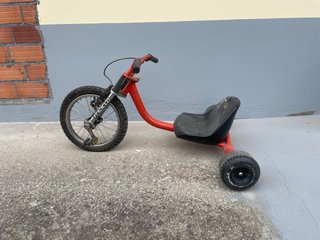 Bicicleta de montaña gris