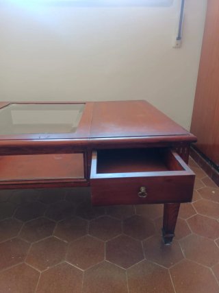 Mesa centro madera 4 cajones cristal abatible