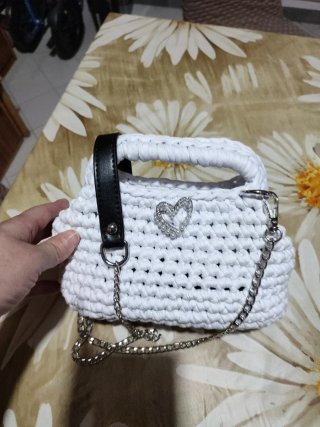 Borsa Bianca con Spilla Cuore e Tracolla