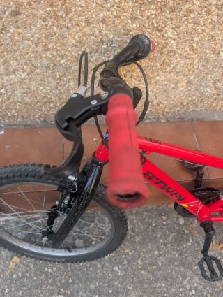 Bicicleta Btwin Roja con Cambios.