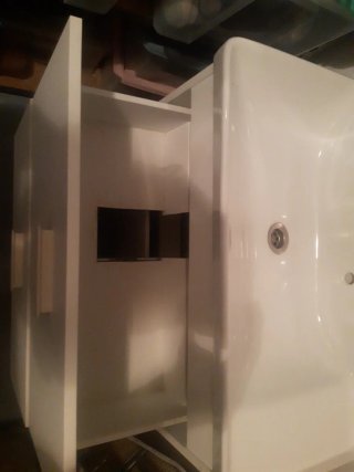 Mueble de baño con lavabo de porcelana