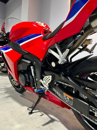 Honda CBR 600 RR Roja y Azul