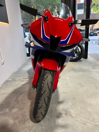 Honda CBR 600 RR Roja y Azul