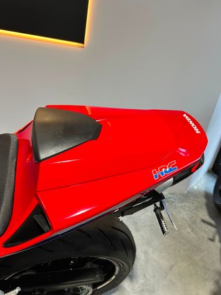 Honda CBR 600 RR Roja y Azul