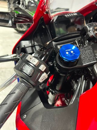 Honda CBR 600 RR Roja y Azul
