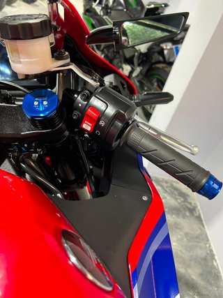 Honda CBR 600 RR Roja y Azul