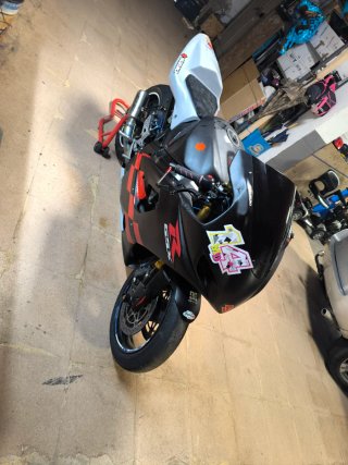 Suzuki GSX-R 1000  Año 2005.  Tiene documentacion.