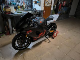 Suzuki GSX-R 1000  Año 2005.  Tiene documentacion.