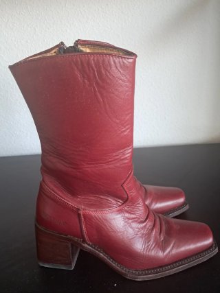 Botines de piel rojos con tacón