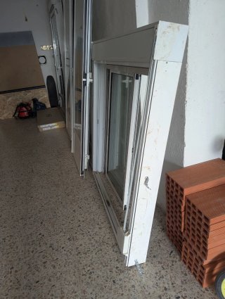 Ventanas correderas aluminio con persiana.