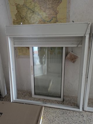 Ventanas correderas aluminio con persiana.