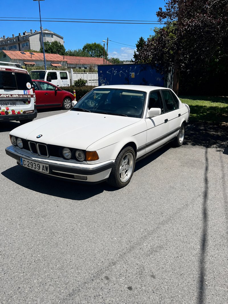 BMW 735i Clásico Gasolina – Buen estado general - foto 1