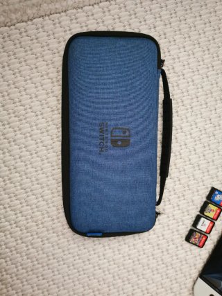 Nintendo Switch OLED + 4 Juegos + 2 Fundas