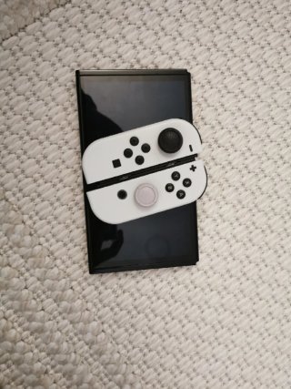 Nintendo Switch OLED + 4 Juegos + 2 Fundas