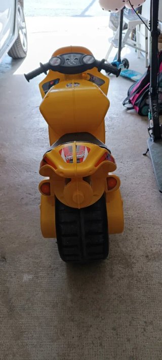 Moto correpasillos Injusa Winner XL amarilla