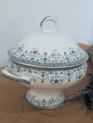 Antigua sopera de loza  francesa