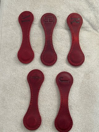 Marcadores magnéticos de piel con iniciales