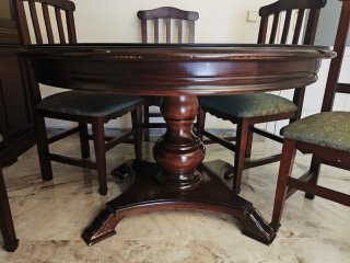 Mesa madera y 6 sillas tapizadas