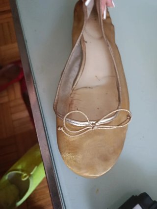 Manoletinas Bimba y Lola doradas transparentes