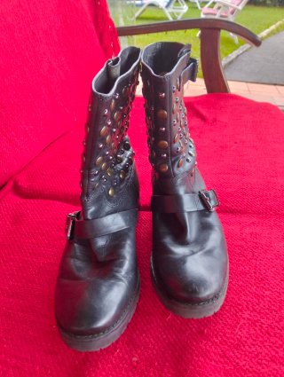 Botines Michael Kors Negros con Tachuelas Doradas