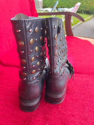 Botines Michael Kors Negros con Tachuelas Doradas