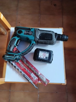 TALADRO MAKITA PERCUTOR CINCELADOR BATERÍA DHR202