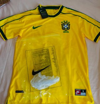 Brasil Nike 1998 Tamaño S, es Tamaño S grande