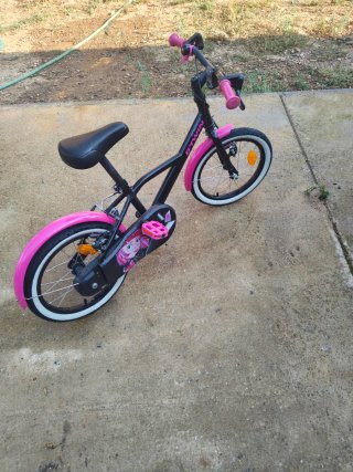 Bicicleta infantil rosa y negra