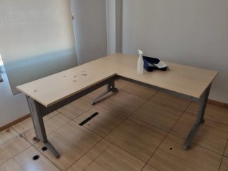 Mesa de oficina modular beige y gris