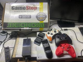 Xbox One S + 25 giochi + accessori + 2 joypad