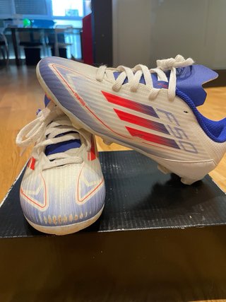 Scarpe da calcio Adidas per bambini taglia 33