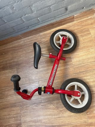 Bicicleta sin pedales Chicco roja