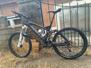 Bicicleta de montaña doble suspensión