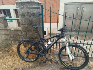 Bicicleta de montaña doble suspensión
