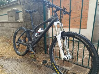 Bicicleta de montaña doble suspensión
