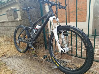 Bicicleta de montaña doble suspensión
