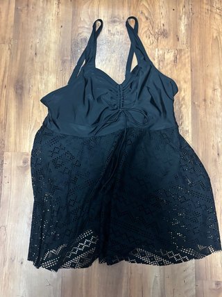 Bañador negro con falda de encaje