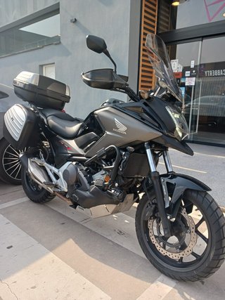 Honda NC750X DCT Negra y Plata