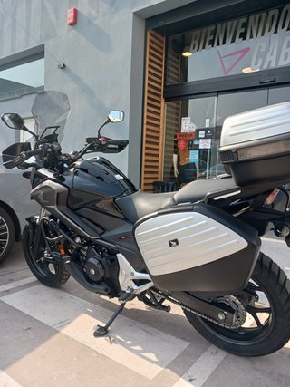 Honda NC750X DCT Negra y Plata