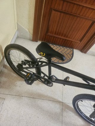 Bicicleta BMX negra