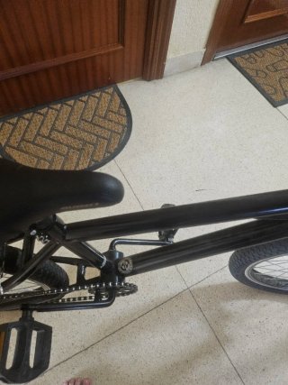 Bicicleta BMX negra